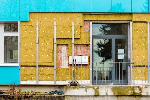 Jak sprawdzić, czy płytka klinkierowa nadaje się na ocieploną elewację domu